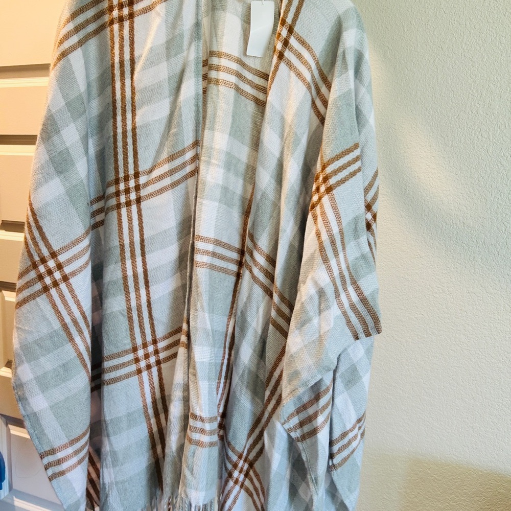 Three Dots Plaid Shawl